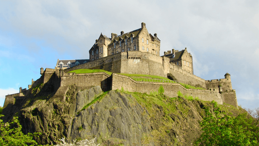 Edinburgh castle är en av många Edinburgh sevärdheter.