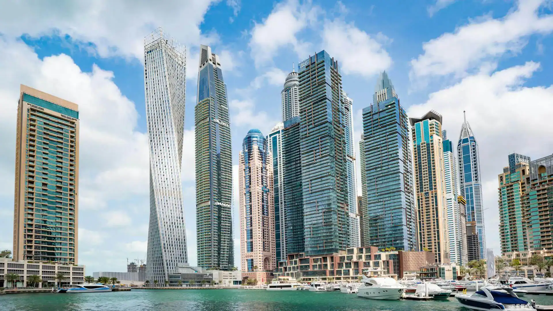 Dubai Marina, ett konstgjort kanalsystem och bostadsområde i Dubai, Förenade Arabemiraten.