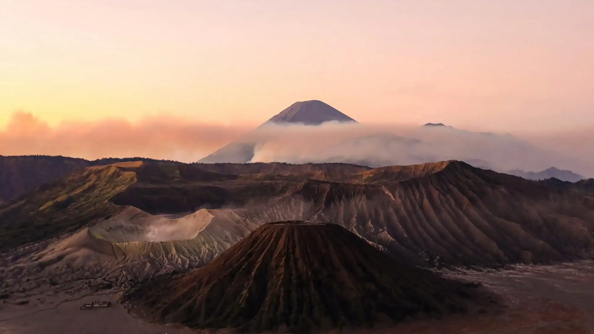 Mount Bromo, en aktiv somma-vulkan i östra Java, Indonesien.