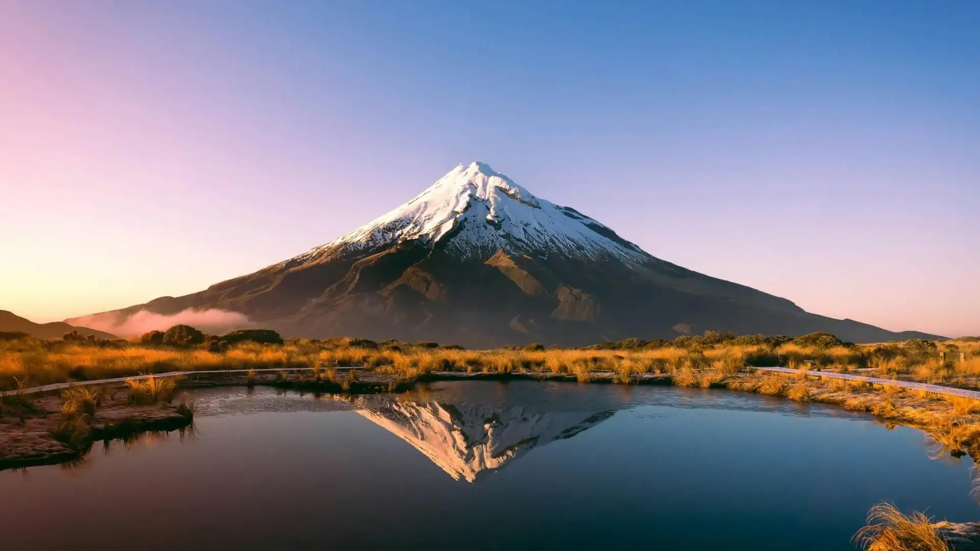 Mount Egmont, en sovande stratovulkan belägen på Nordön i Nya Zeeland.