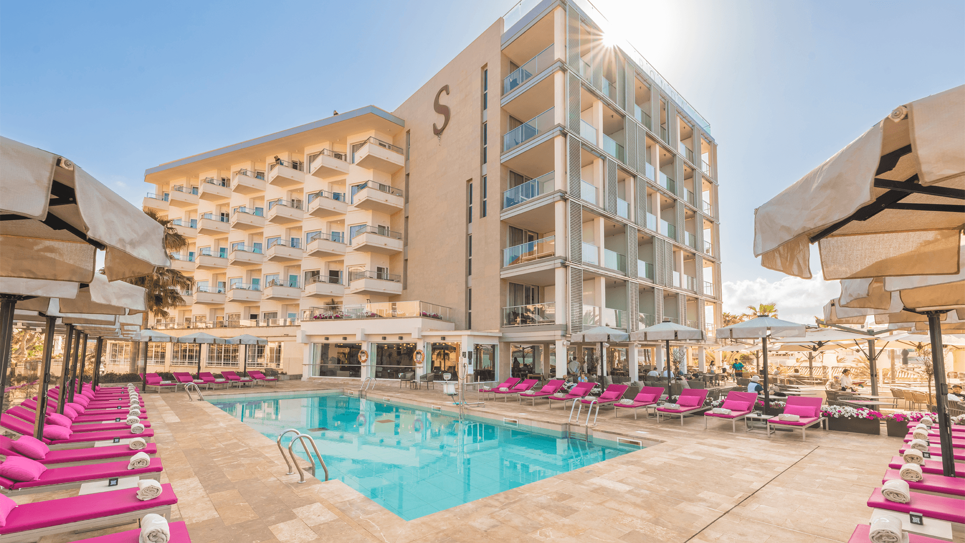 Exteriören på Pure Salt Garonda.